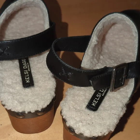 Stylish Black Leather Mules with Wooden Heel - Picture 7 of 7